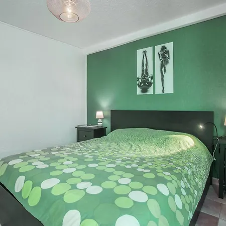 Apartment La Faviere Proche De La *
