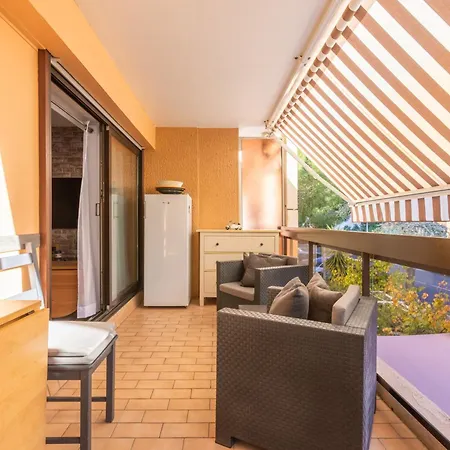 Apartament La Faviere Proche De La